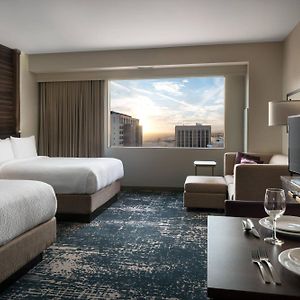 Studio Two Queen Beds Hearing Accessible